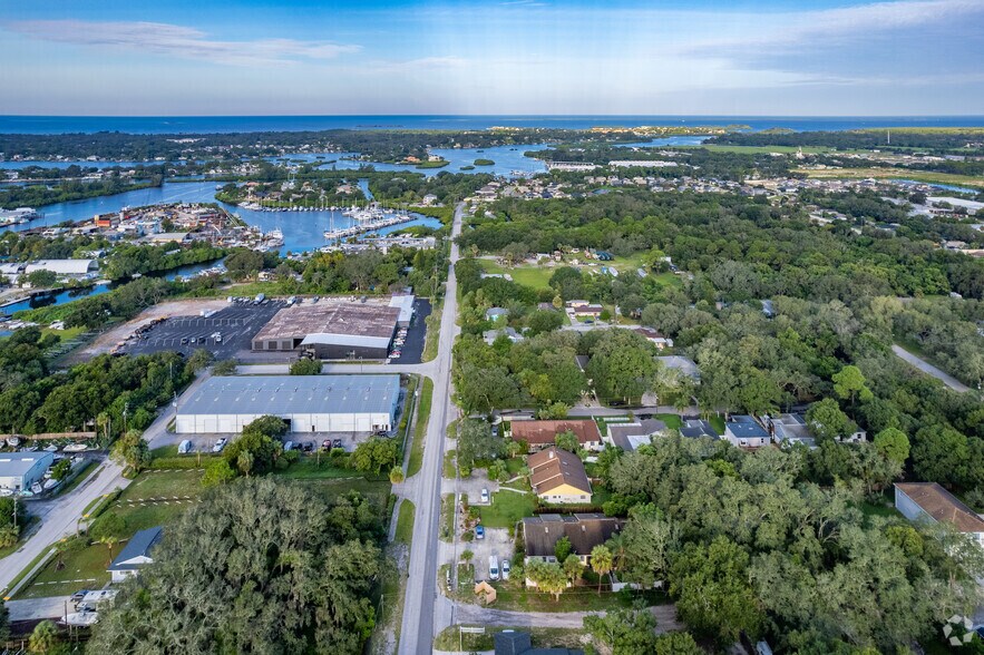 More Photos Of 140 Oscar Hill Rd, Tarpon Springs Light Manufacturing For Lease