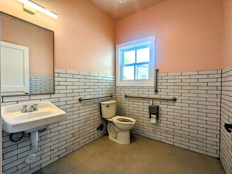 More Photos Of 487-489 S Meyer Ave, Tucson General Retail For Lease