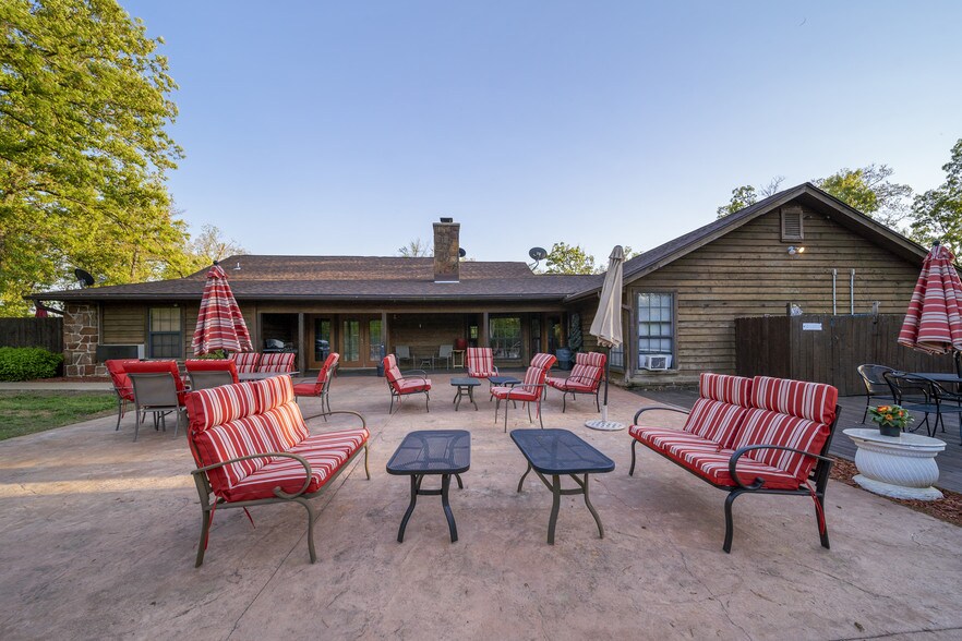 More Photos Of 446724 E 390 Rd, Langley Hotel For Sale