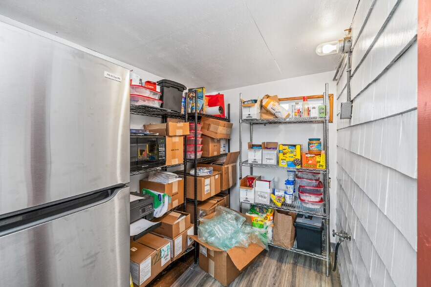 More Photos Of 235 Garibaldi Ave, Garibaldi General Retail For Sale