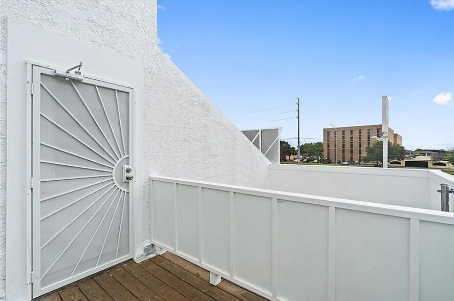 More Photos Of 7700 N Lamar Blvd, Austin Storefront Retail Office For Sale