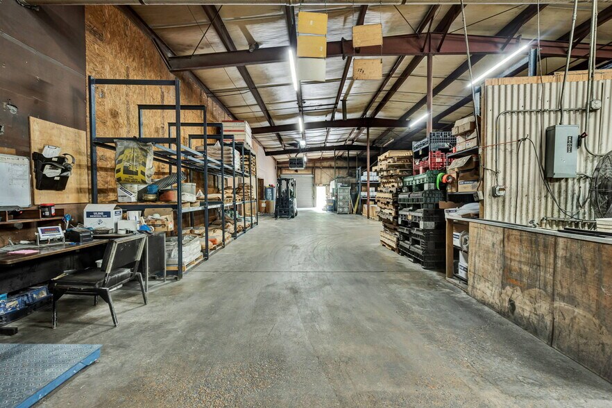 More Photos Of 2450 Riverside Drive, Chattanooga Warehouse For Sale