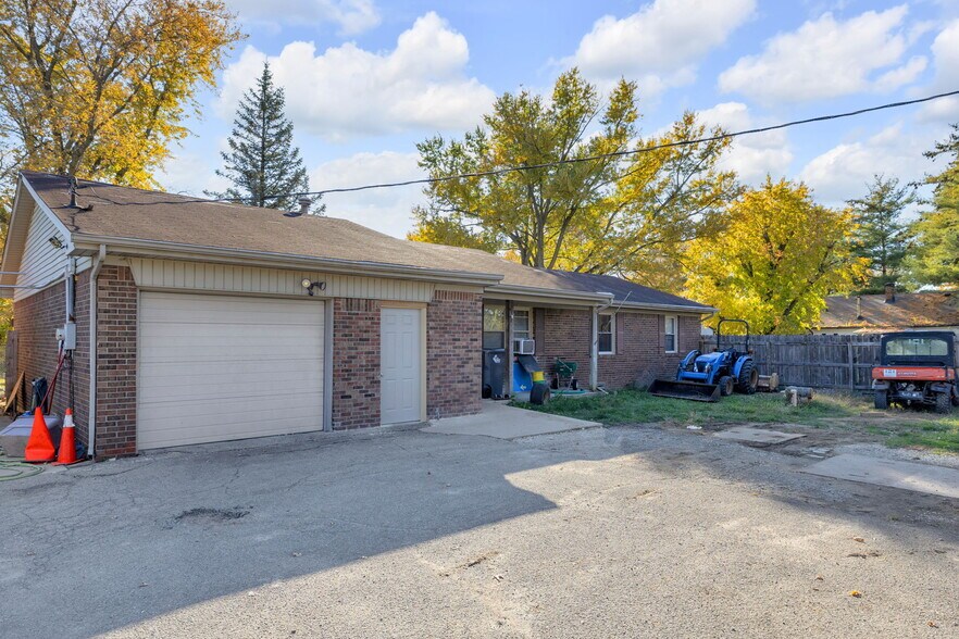 More Photos Of 7601 Milhouse Rd, Indianapolis Office For Sale