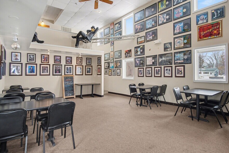 More Photos Of 328 Lake Road East Frk, Hamlin Restaurant For Sale