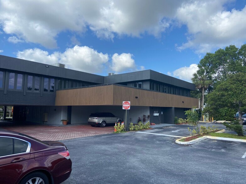 More Photos Of 4121-4141 NW 5th St, Plantation Medical For Sale