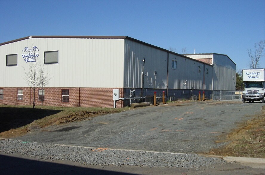 More Photos Of 45726 Elmwood Ct, Sterling Warehouse For Lease