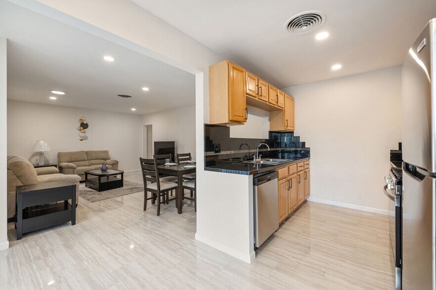 More Photos Of 1425 S Via Soledad, Palm Springs Apartments For Sale