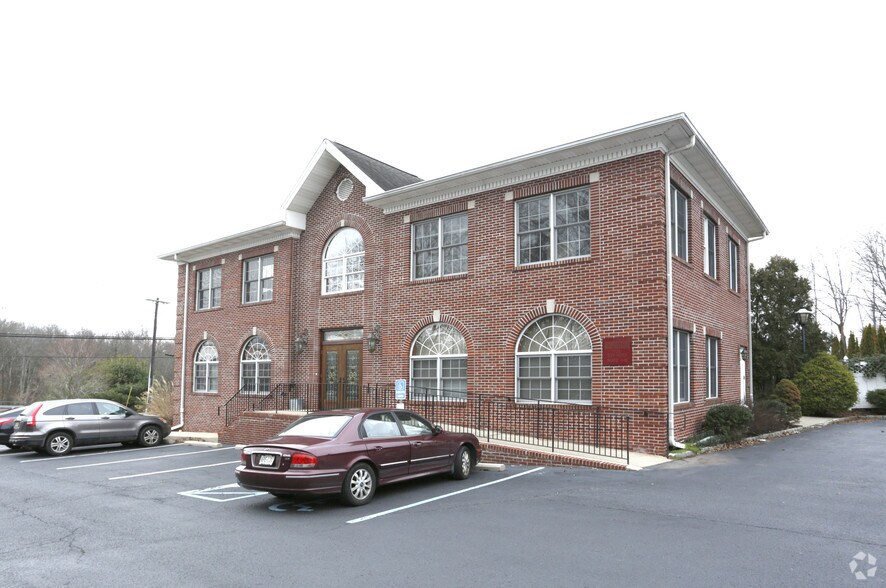 More Photos Of 1910 Oak Tree Rd, Edison Office For Lease