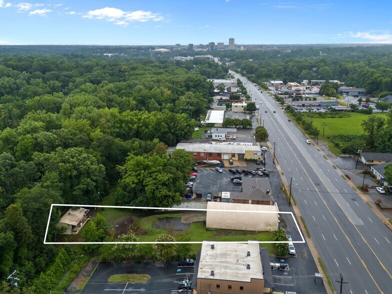 More Photos Of 730 Wade Hampton Blvd, Greenville Freestanding For Sale