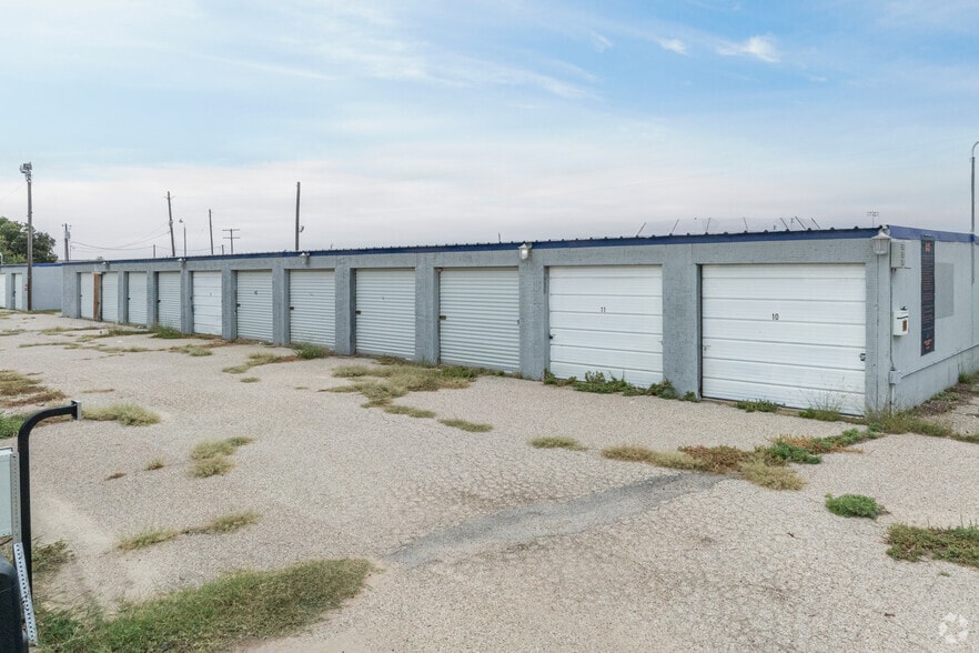 More Photos Of 910 W 29th St, San Angelo Self Storage For Sale