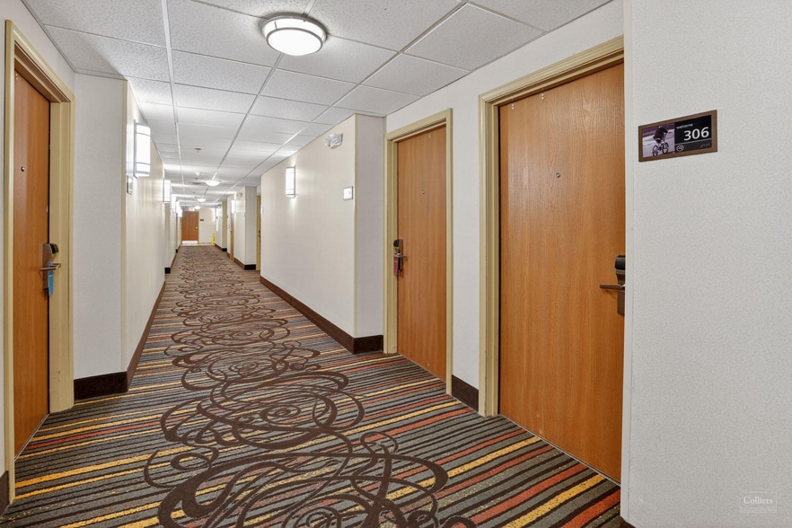 More Photos Of 202 Fairview Dr, Monaca Hotel For Sale