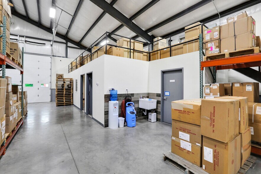 More Photos Of 269 Stone Schoolhouse Rd, Bloomingburg Warehouse For Sale