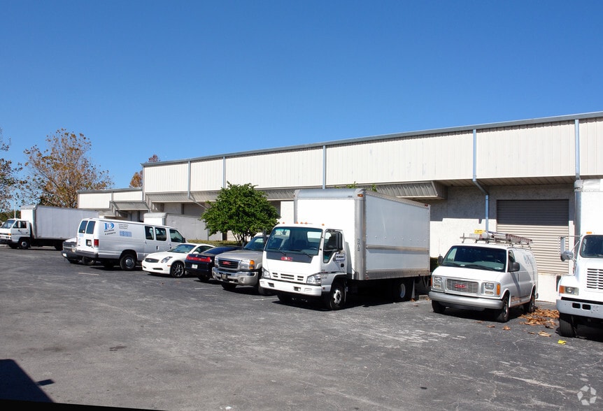 More Photos Of 3701-3709 Vineland Rd, Orlando Warehouse For Lease