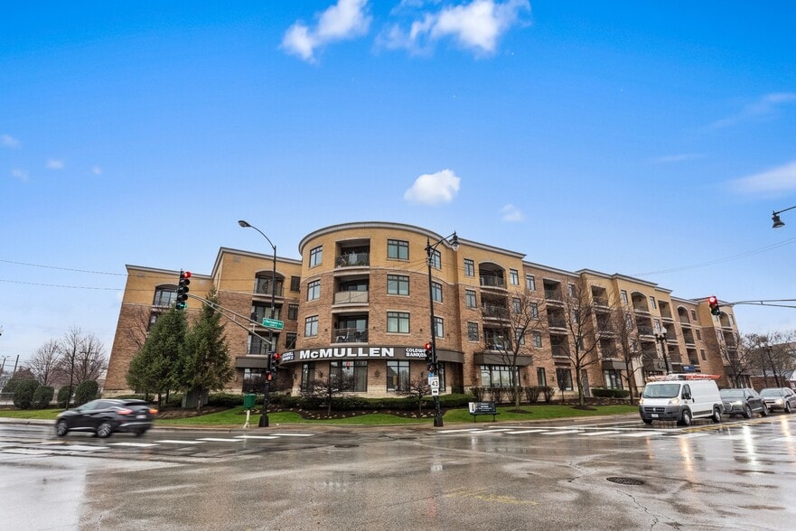 More Photos Of 6400 N Northwest Hwy, Chicago Apartments For Lease