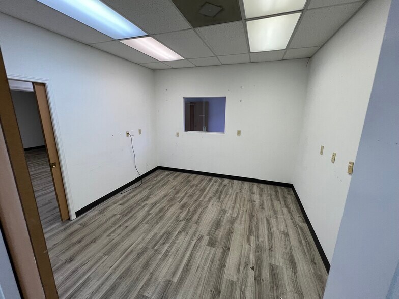 More Photos Of 2514 River Rd, Piedmont Flex For Lease