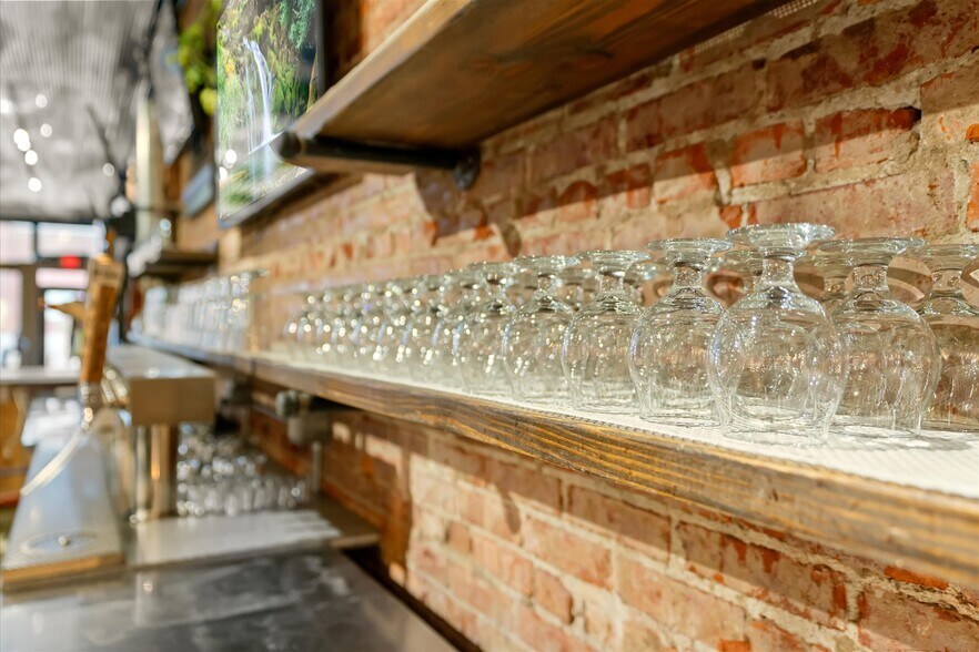 More Photos Of 451 S Thompson Ave, Excelsior Springs Bar For Sale