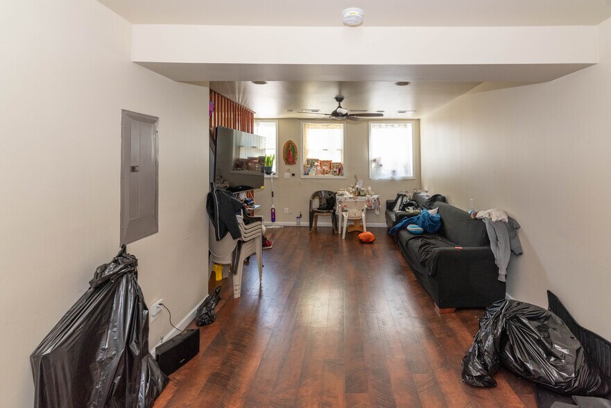 More Photos Of 316 S Broadway, Baltimore Storefront Retail Residential For Sale