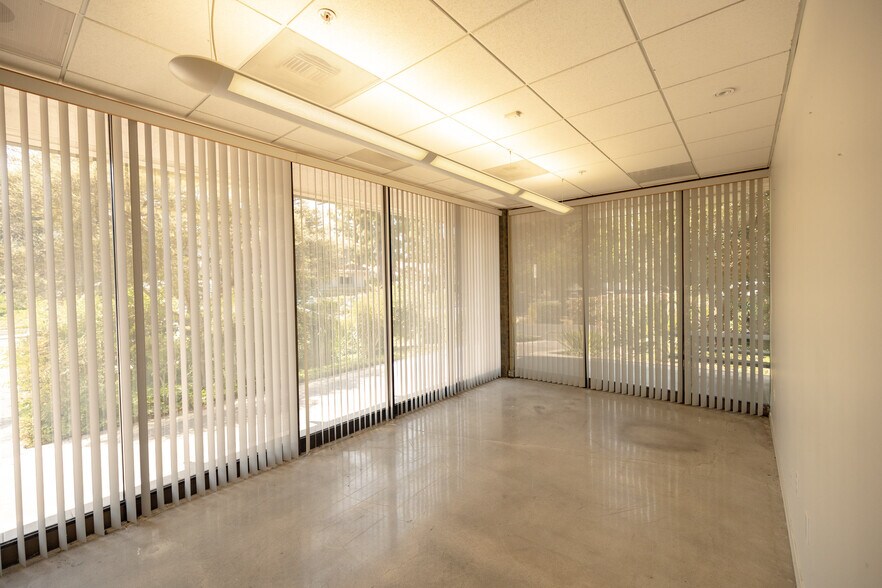 More Photos Of 241 Lombard St, Thousand Oaks Loft Creative Space For Lease