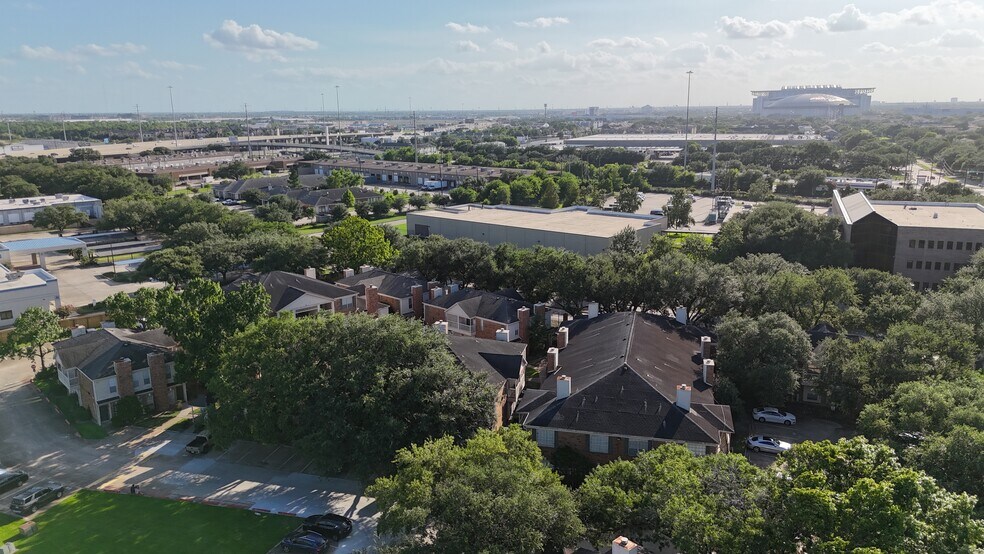 More Photos Of 2626 Holly Hall St, Houston Apartments For Sale