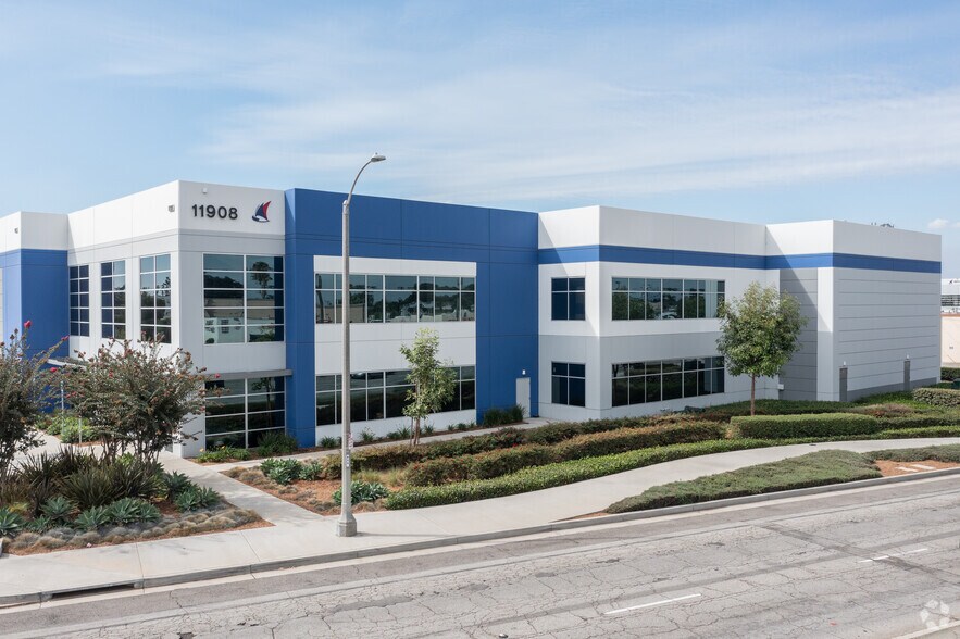 More Photos Of 11908 Washington Blvd, Whittier Warehouse For Lease