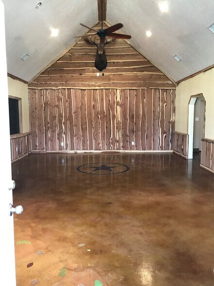 More Photos Of 11243 State Highway 19 S, Lovelady Flex For Sale