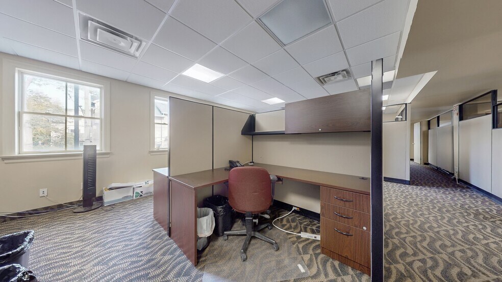 More Photos Of 121 Robinson St, Markham Office For Sale