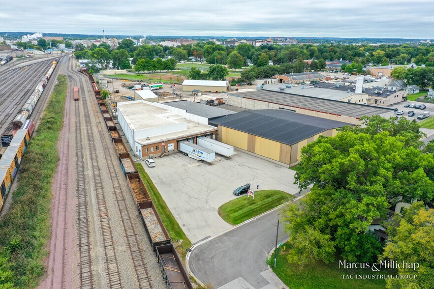 Primary Photo Of 1132 Lincoln St, Green Bay Warehouse For Sale