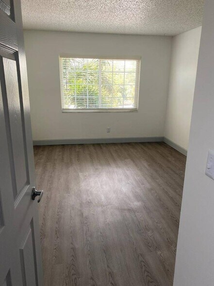 More Photos Of 120 47th Ave N, Saint Petersburg Apartments For Sale