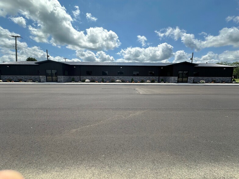 More Photos Of 14501 W Commerce Rd, Daleville Freestanding For Lease