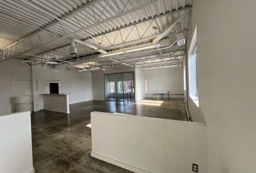 More Photos Of 22 Water St S, Kitchener Office For Lease