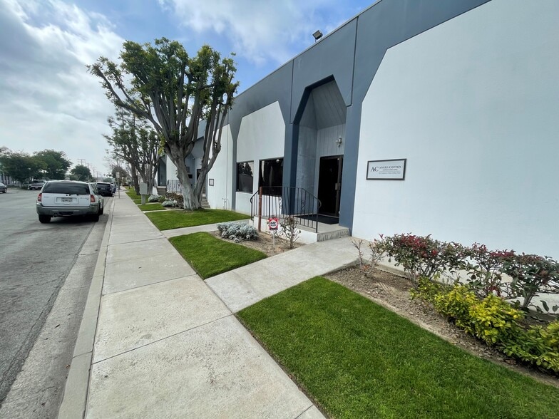 More Photos Of 1961-1977 Freeman Ave, Signal Hill Manufacturing For Lease