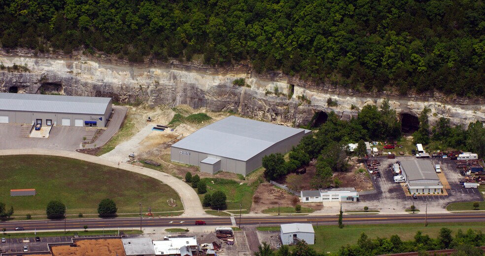 More Photos Of Neosho And Business Loop 44, Pacific Warehouse For Lease