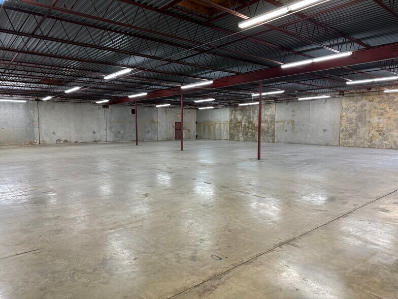 More Photos Of 3911 Woodbury Dr, Austin Warehouse For Lease