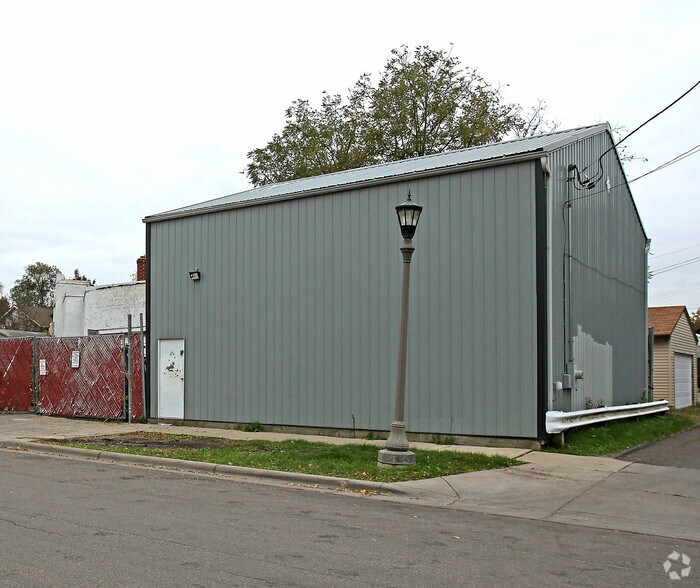 Primary Photo Of 923 Randolph Ave, Saint Paul Auto Repair For Sale
