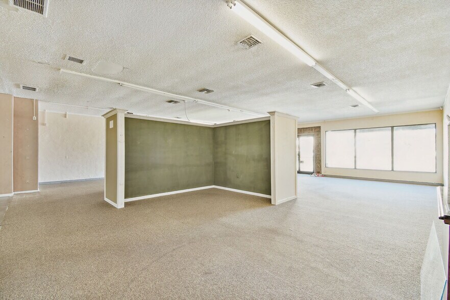 More Photos Of 1956 Kingsley Ave, Orange Park General Retail For Sale