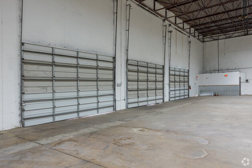 More Photos Of 2213 E Pioneer Dr, Irving Manufacturing For Lease