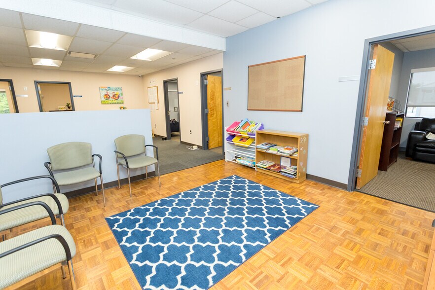 Primary Photo Of 1139 Spruce Dr, Mountainside Medical For Lease