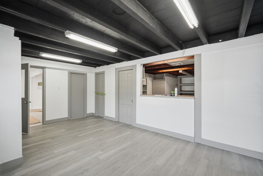 More Photos Of 14 Easthampton Rd, Northampton Warehouse For Lease