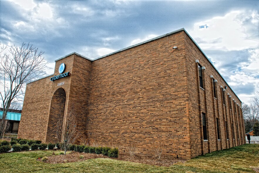 More Photos Of 23875 Northwestern Hwy, Southfield Office For Lease