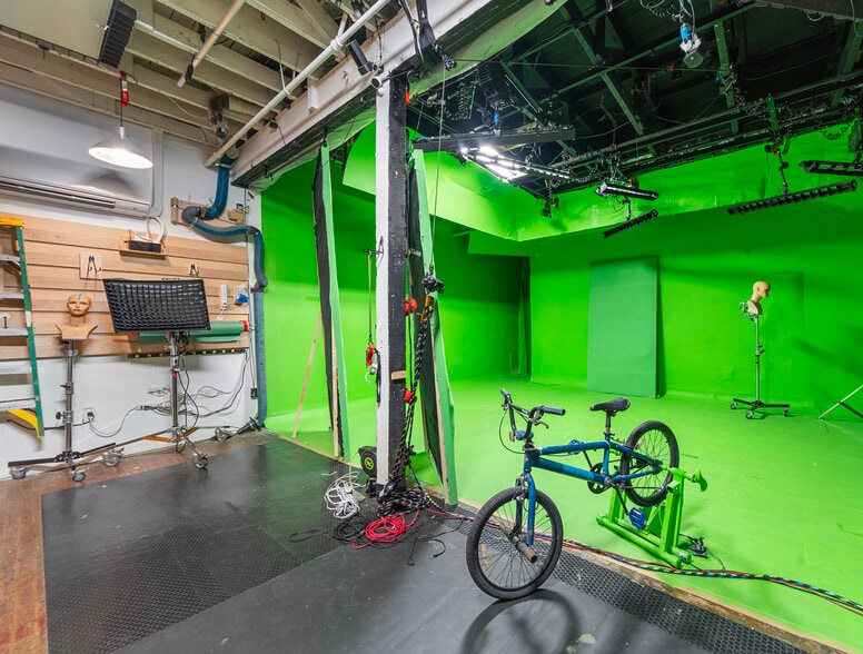 More Photos Of 118 W 36th St, Los Angeles Flex For Lease