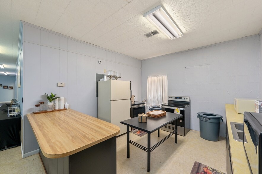 More Photos Of 17457 US-331, Freeport Specialty For Sale