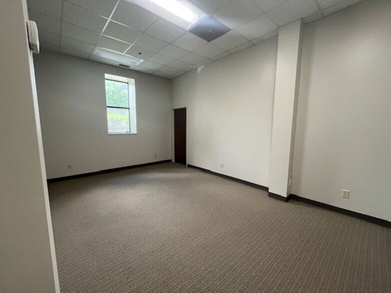 More Photos Of 201 Government Ave SW, Hickory Office For Lease