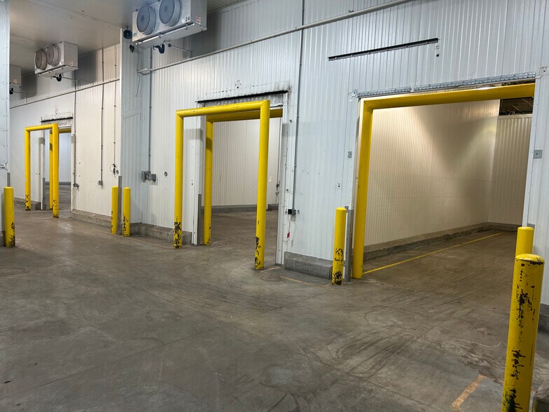 More Photos Of 2805 W Service Rd, Eagan Warehouse For Sale