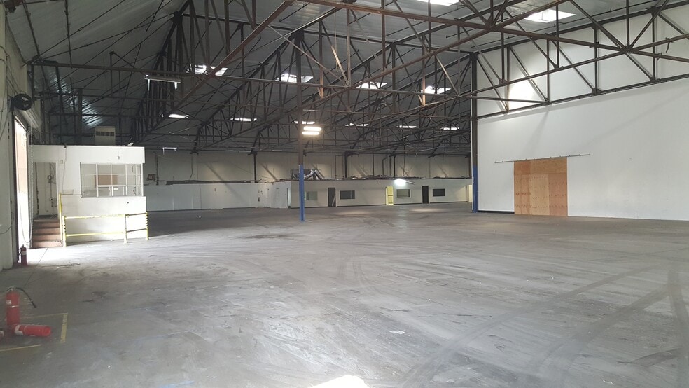 More Photos Of 4851 S Alameda St, Los Angeles Warehouse For Lease