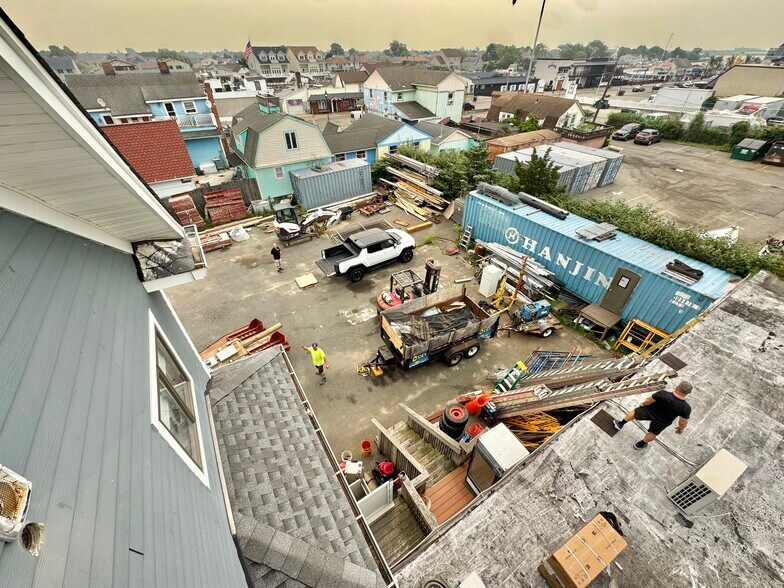 More Photos Of 19 Suffolk St, Freeport Office For Sale