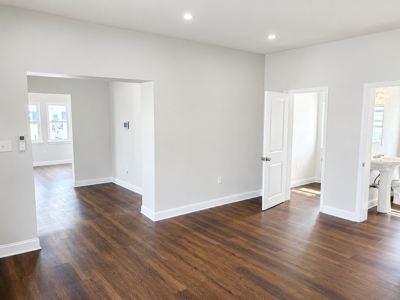 More Photos Of 120 Greenhill Ave, Wilmington Freestanding For Lease