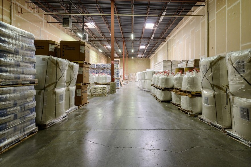 More Photos Of 6600 Cabot Dr, Glen Burnie Warehouse For Lease