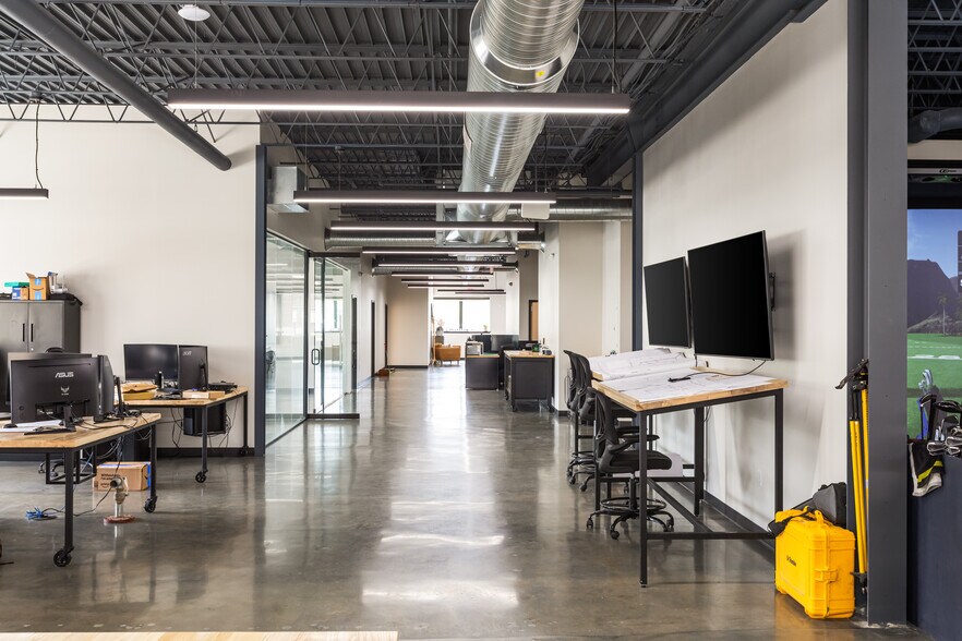 More Photos Of 1215 W 12th St, Kansas City Flex For Lease