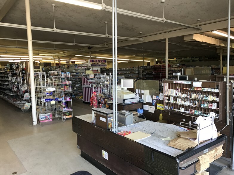 More Photos Of 1724 Main St, Livingston Freestanding For Sale