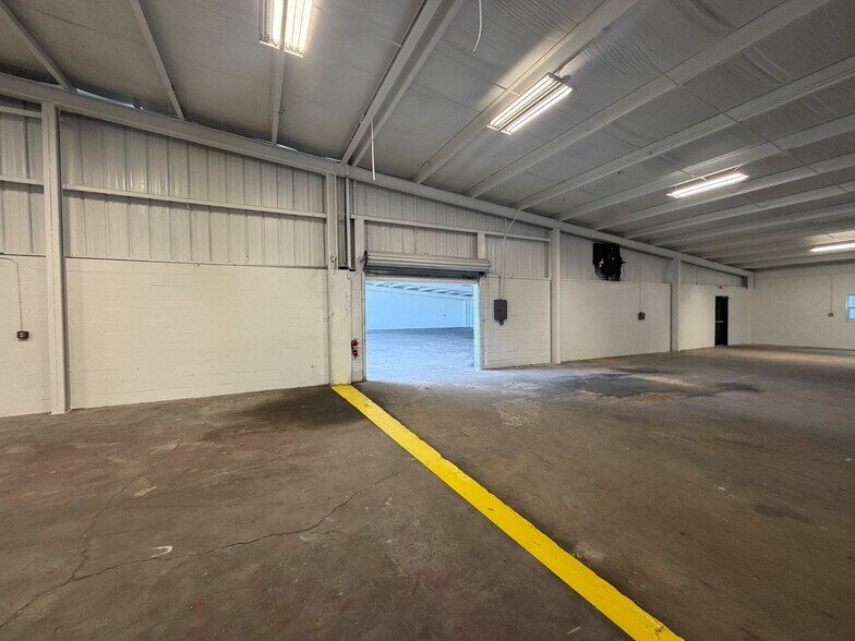 More Photos Of 5007 S Westshore Blvd, Tampa Warehouse For Sale